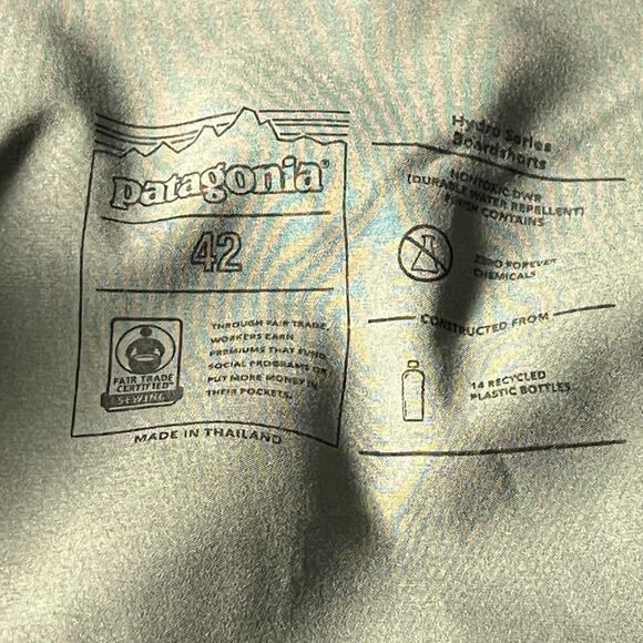 NWT Patagonia Mens Hydropeak Boardshorts 18" Camo Hemlock Green Size 42 Slim Fit - Picture 3 of 8